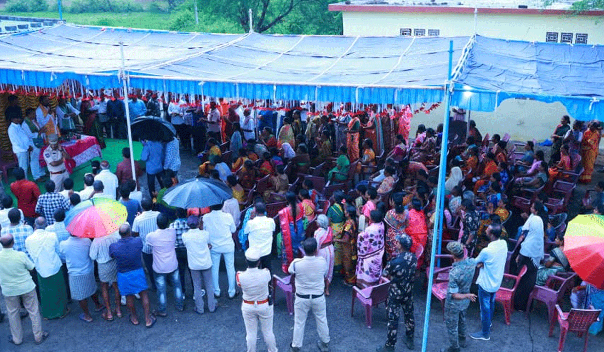 police | పోలీసుల నిఘా నీడలో ఎమ్మెల్యే విజయరమణారావు పర్యటన