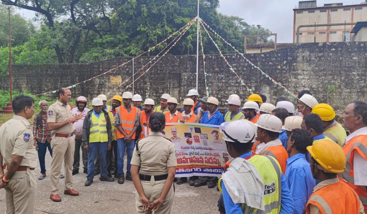 Basant Nagar | బసంత్ నగర్ అల్ట్రాటెక్ సిమెంట్ కర్మాగార కార్మికులకు సైబర్ నేరాలపై అవగాహన