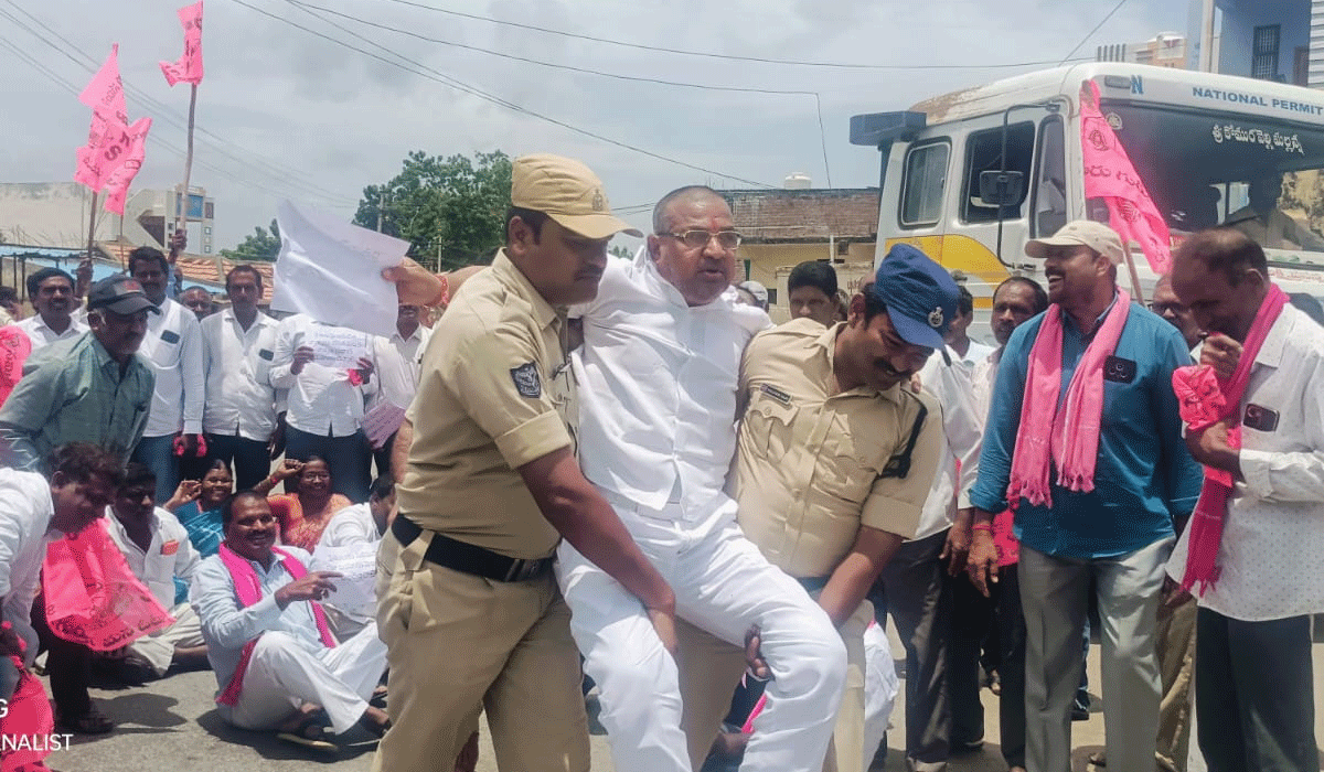 BRS leaders | రైతన్నల గోస పరిష్కరించాలని బీఆర్ఎస్ రాస్తారోకో.. కేంద్ర, రాష్ట్ర ప్రభుత్వాలపై నాయకుల ధ్వజం