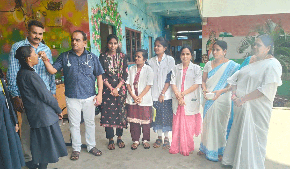 Deworming tablets | రుద్రంగి మండలంలో నులిపురుగుల నివారణ మాత్రలు పంపిణీ