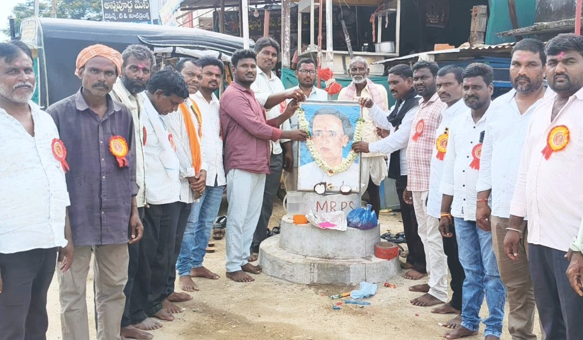 MRPS | అన్న భావు సాటి విగ్రహాలు ఏర్పాటు చేసుకోవాలి.. ఎమ్మార్పీఎస్ జిల్లా సహాయ కార్యదర్శి సోంపూర్ పోచిరాం