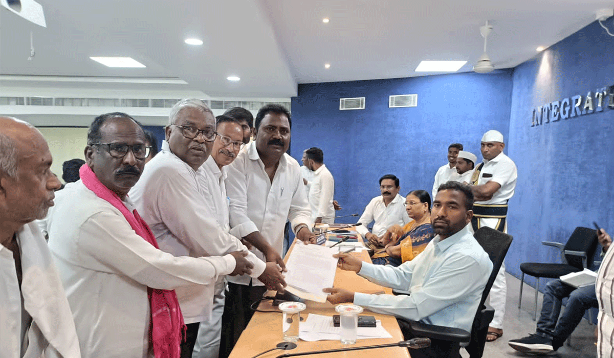 Korutla Gadi Buruj sites | కోరుట్ల గడి బురుజు స్థలాలు పరిరక్షించాలని కలెక్టర్ కు వినతి