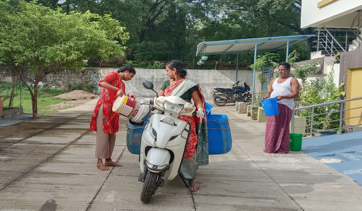 Godavarikhani | ఈసారి పిలుపు మారింది… పారిశుధ్య కార్మికురాలిగా వెళ్ళింది… ఓ మాజీ మహిళా కార్పొరేటర్..|