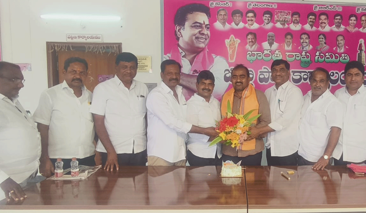 Siricilla | బీఆర్‌ఎస్ సీనియర్ నేత విజయేందర్ రెడ్డి జన్మదిన వేడుకలు.. హాజరైన బీఆర్‌ఎస్ రాష్ట్ర నేత చీటీ నర్సింగరావు