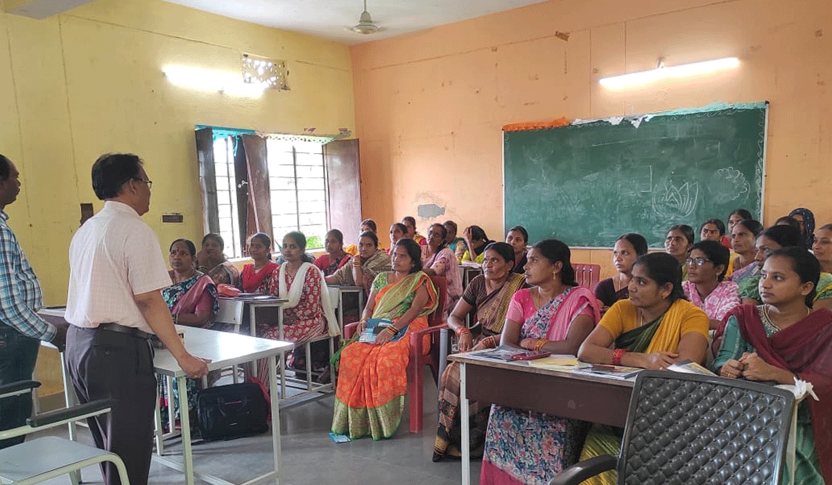 Ullas | నిరక్షరాస్యులను అక్షరాస్యులుగా మార్చడానికి ఉల్లాస్.. కొలనూరు హెచ్ఎం ఏసుదాస్‌