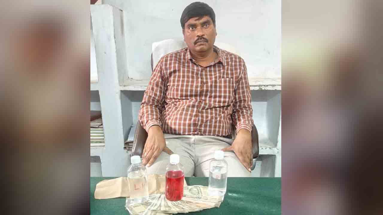 ADA caught | రూ.25 వేలు లంచం తీసుకుంటూ పట్టుబడ్డ ఏడీఏ పట్టివేత