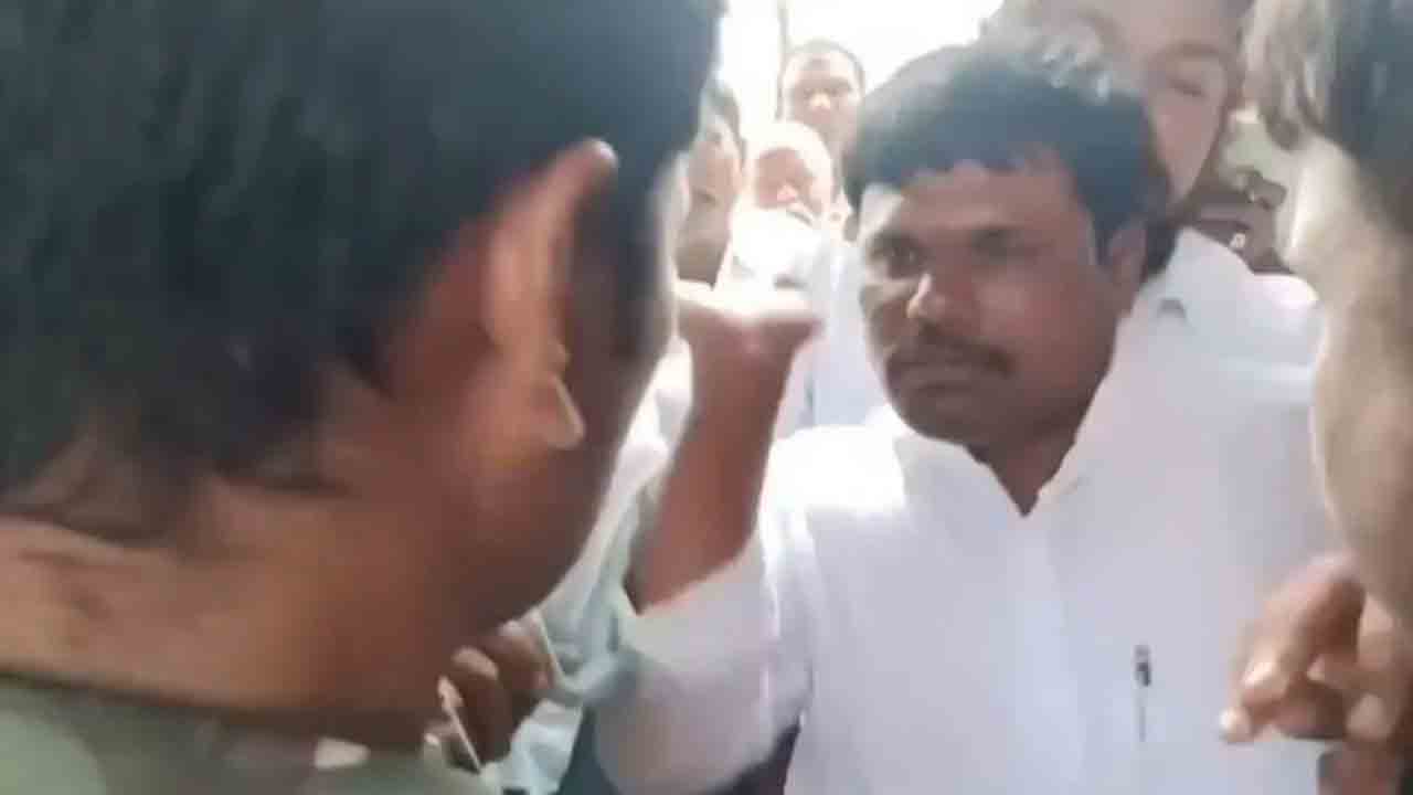 Andhra Minister | కానిస్టేబుల్‌ చెంప చెళ్లుమనిపించిన ఏపీ మంత్రి సోదరుడు.. VIDEO