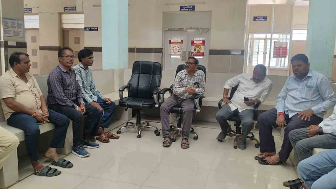 Seasonal diseases | సీజనల్ వ్యాధులపై అప్రమత్తంగా ఉండాలి : అడిషనల్ డీఎంహెచ్ వో