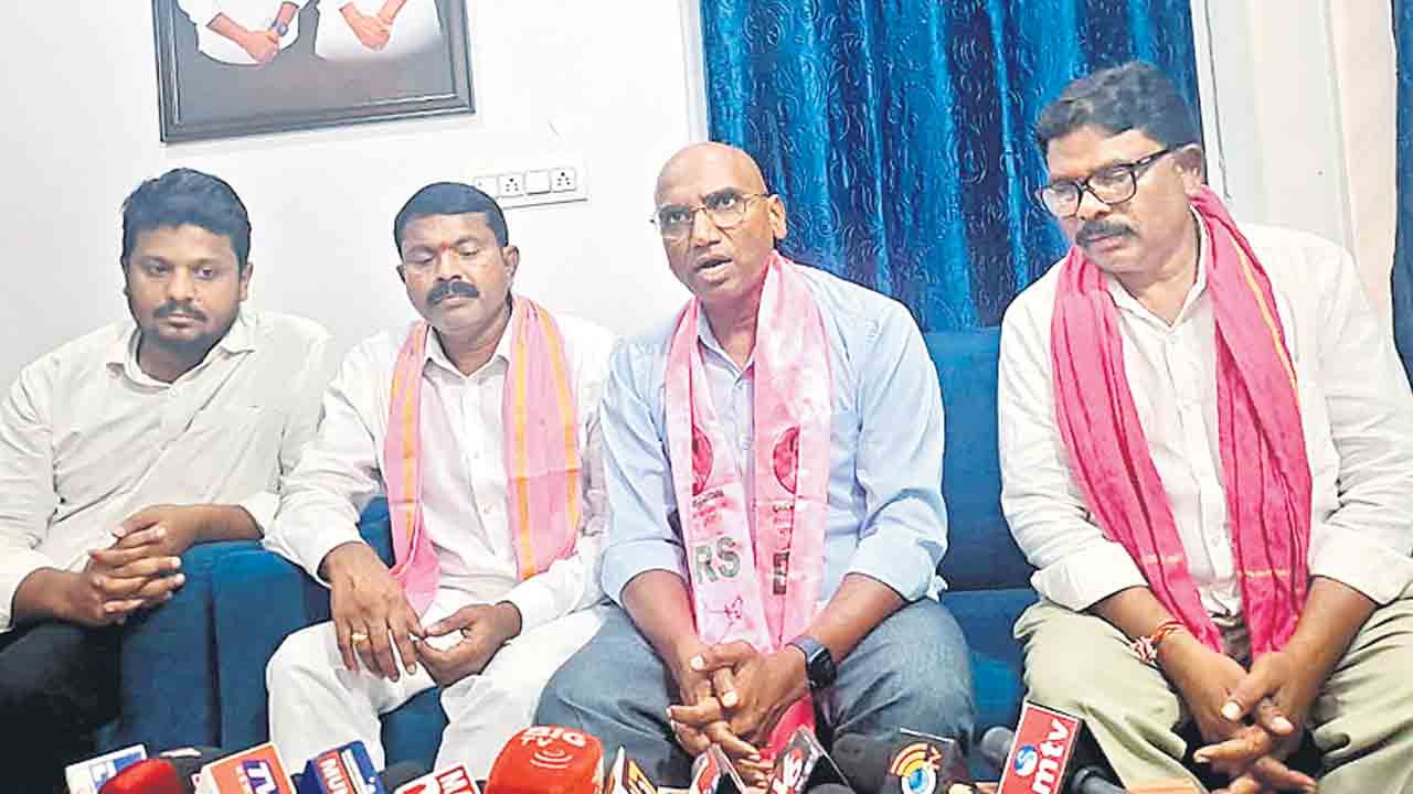 బీజేపీ-కాంగ్రెస్‌ వల్లే యూరియా కొరత