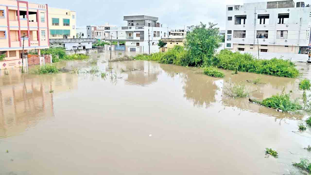 దంచికొట్టిన వాన