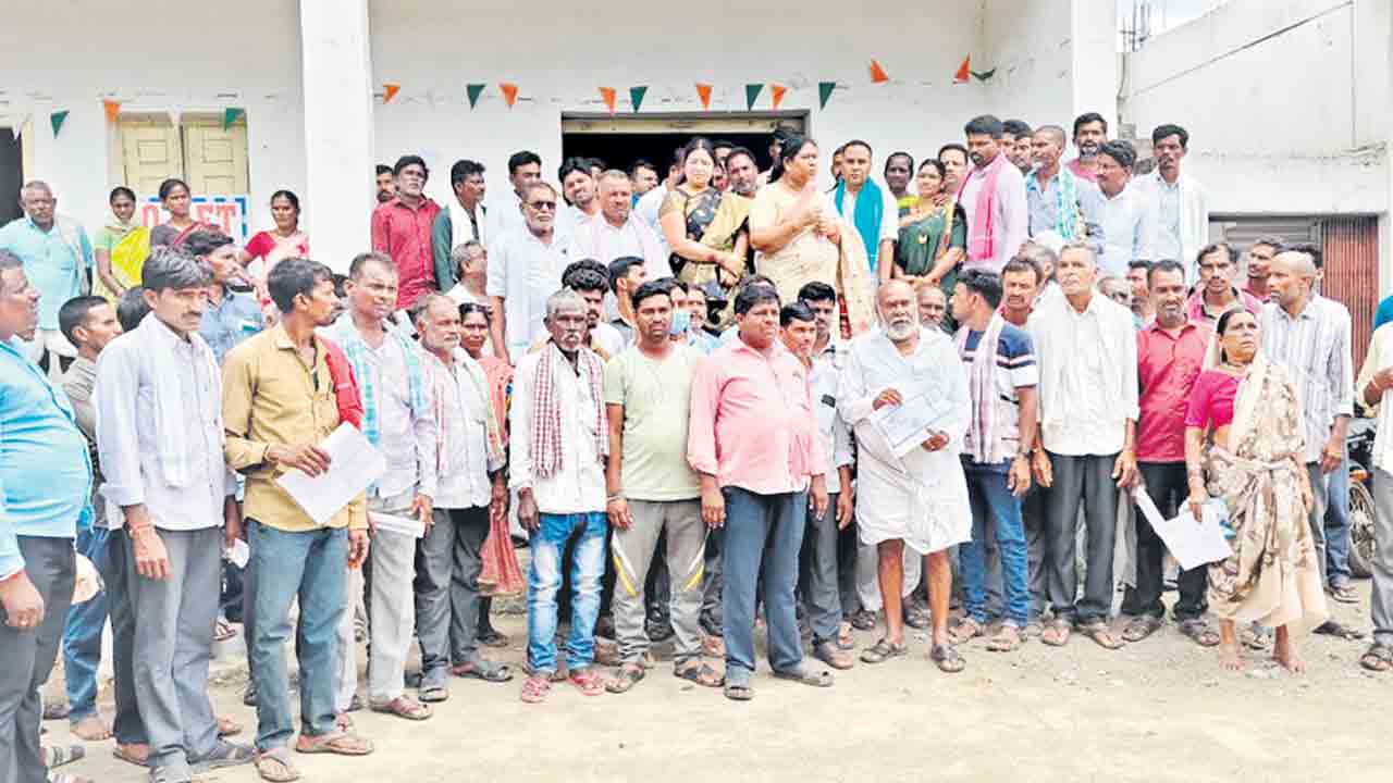 యూరియా కొరతపై బీఆర్ఎస్ కన్నెర్ర