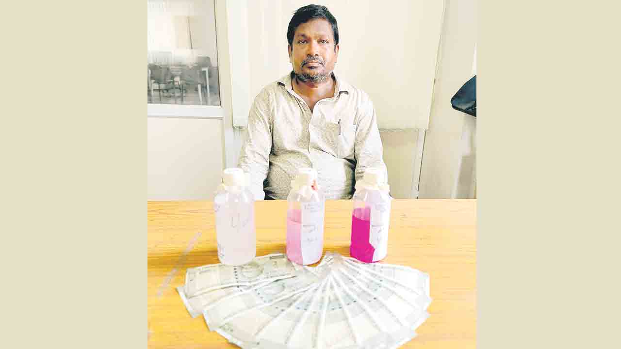 ఆరు వేలకు ఆశపడి అడ్డంగా చిక్కి..