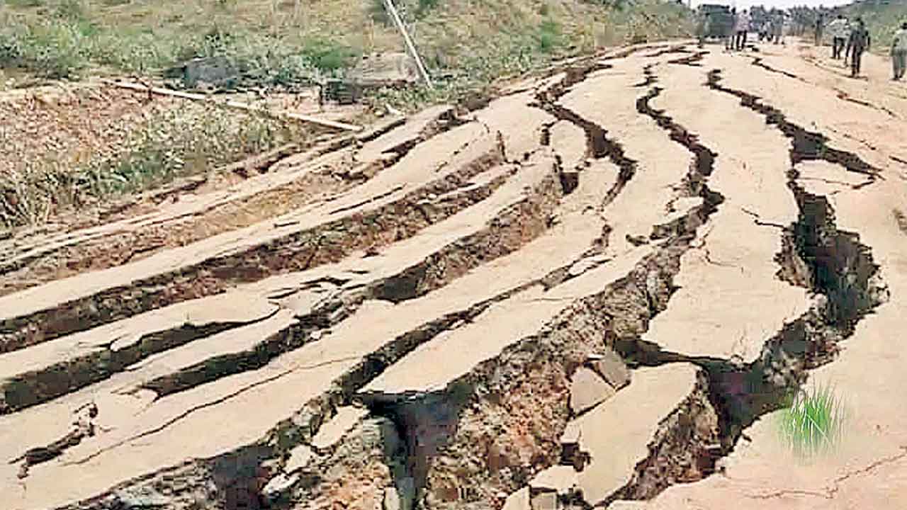 ఆంధ్రాలో కూలవరం.. చూడలేని కేంద్రం!