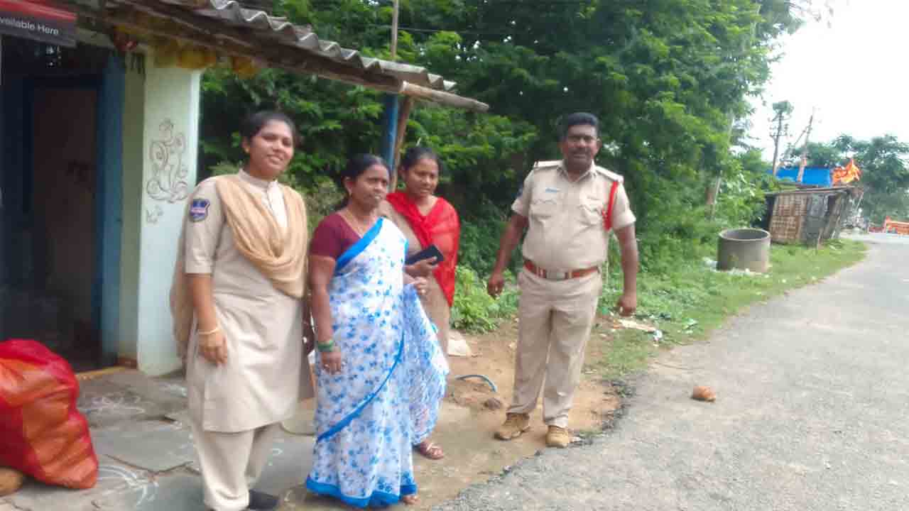 ASHA activists arrest | తాండూర్‌లో ఆశా కార్యకర్తల ముందస్తు అరెస్ట్