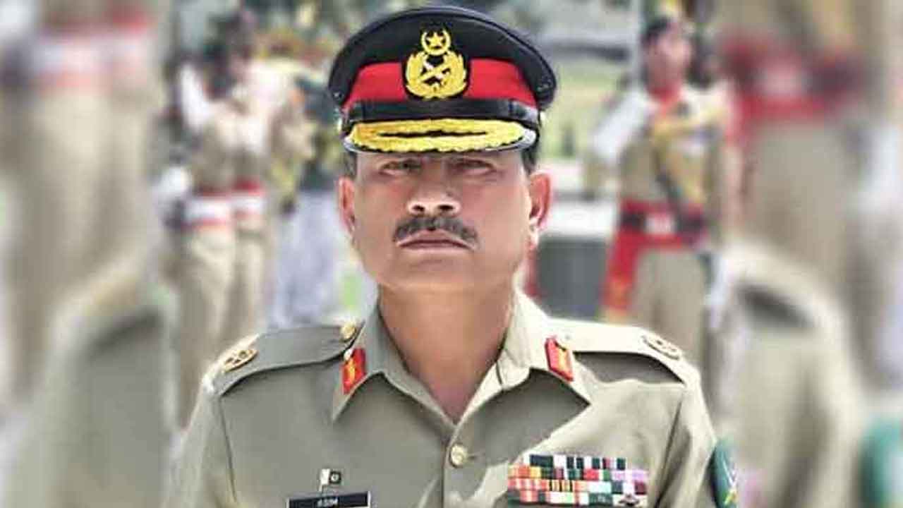 తనకు తానే అవార్డు ప్రకటించుకున్న మునీర్‌