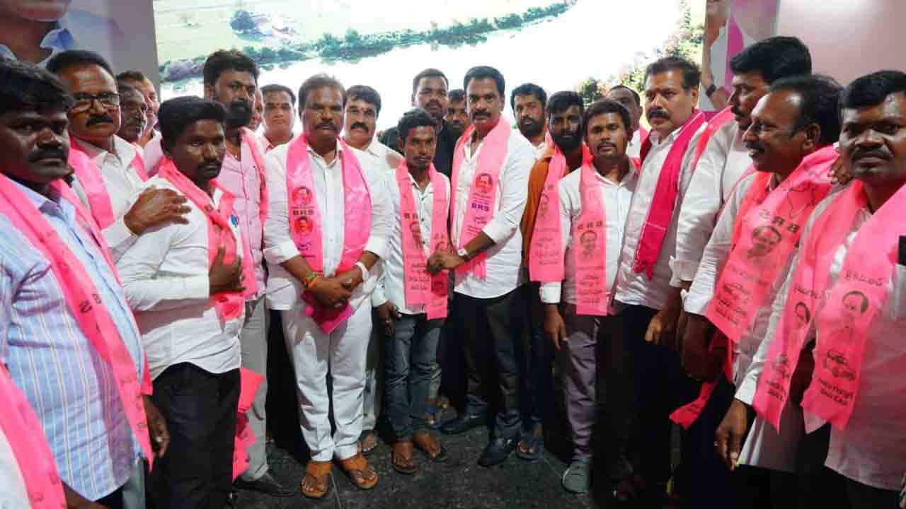 Joinings | అధికార పార్టీకి ఝలక్‌.. బీఆర్‌ఎస్‌లో చేరిన కాంగ్రెస్‌ నాయకులు