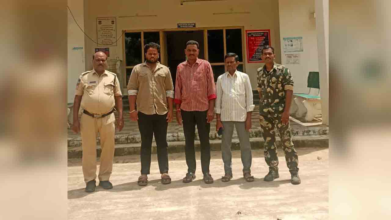 BRS leaders arrest | మంత్రి పర్యటన సందర్భంగా బీఆర్‌ఎస్‌ నాయకుల అరెస్ట్