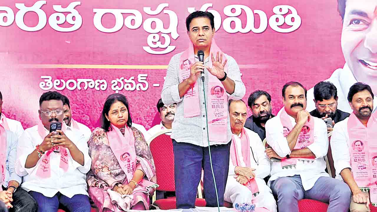 ‘ఉప’ పోరులో కాంగ్రెస్‌కు బుద్ధి చెప్పాలి