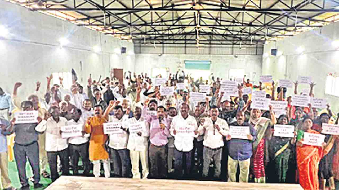 భూముల కబ్జాపై అలుపెరుగని పోరు.. కొనసాగుతున్న బీటీఎన్జీవోల ఆందోళన