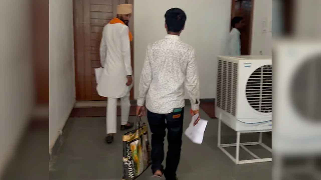 డబ్బు కోసం ఆగిన ప్రసవం.. శిశువు మృతి