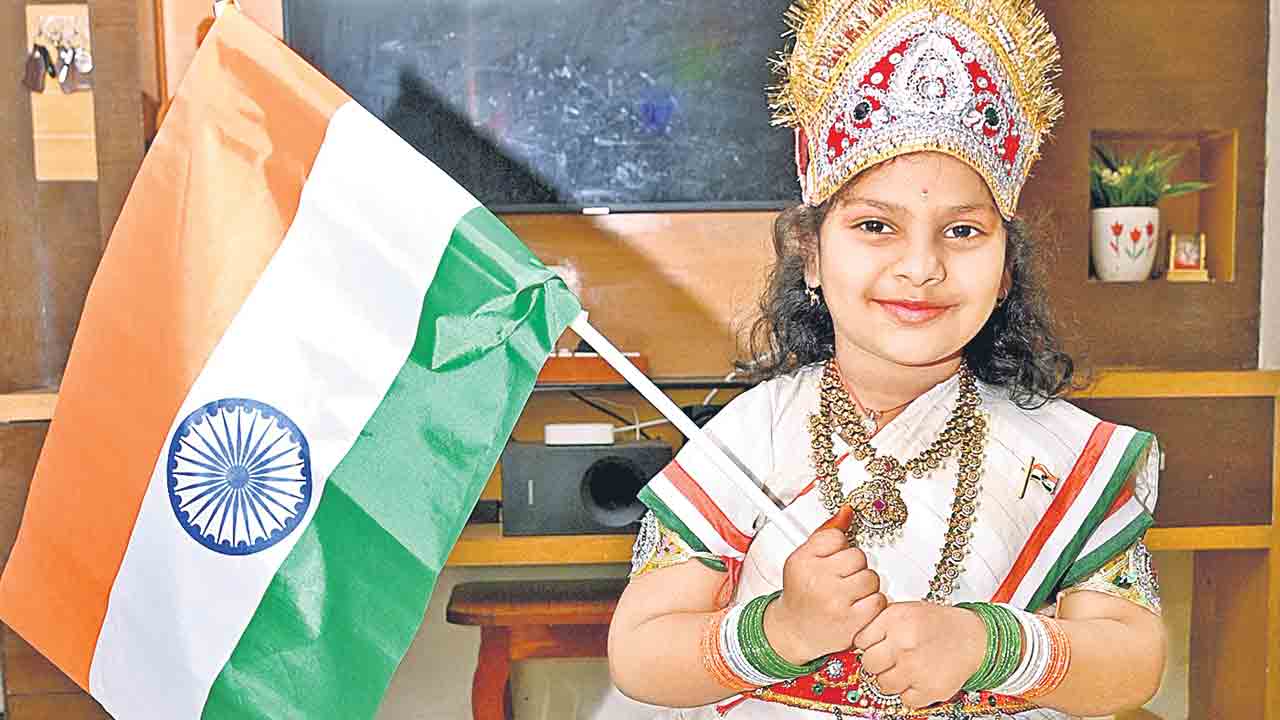 బీఆర్‌ఎస్‌ పార్టీ కార్యాలయాల్లో త్రివర్ణ సంబురం