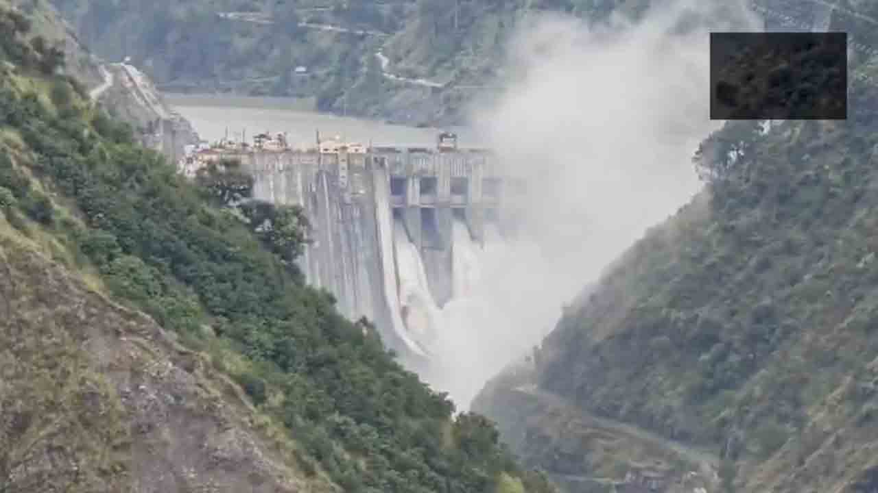 Baglihar Dam | ఉధృతంగా చీనాబ్‌ నది ప్రవాహం.. తెరుచుకున్న బాగ్లిహార్‌ డ్యామ్‌ గేట్లు.. Video