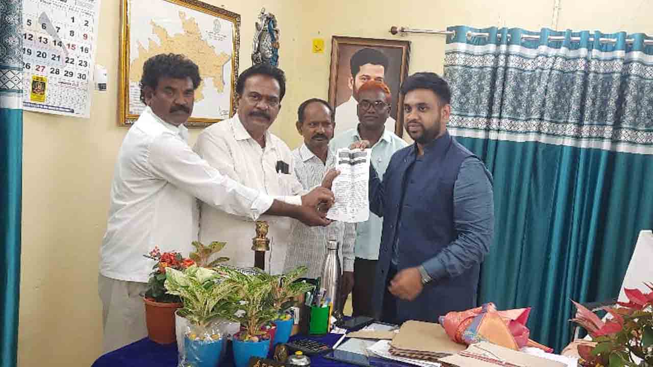 Tank Restore | ఎర్రగుంట చెరువును పునరుద్ధరించాలని జేసీకి వినతి