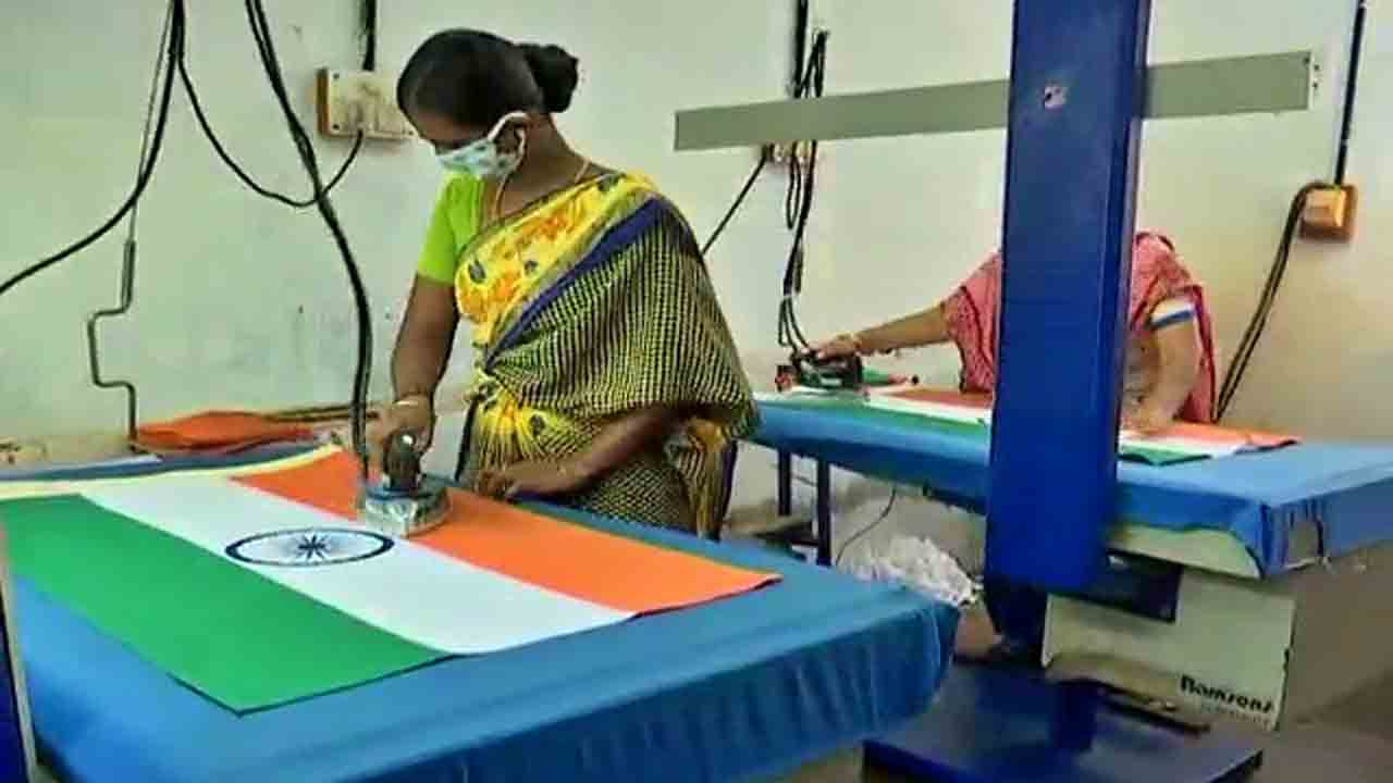 Flag sales | జెండా కోడ్‌ సవరణల పుణ్యం.. బెంగేరిలో భారీగా పడిపోయిన జెండాల అమ్మకాలు..!