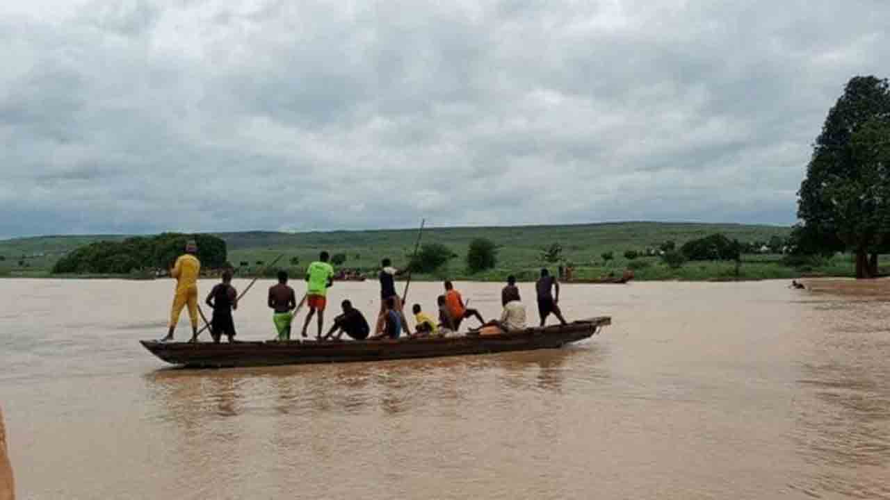 Boat Capsizes | పడవ బోల్తా.. 40 మంది మిస్సింగ్‌