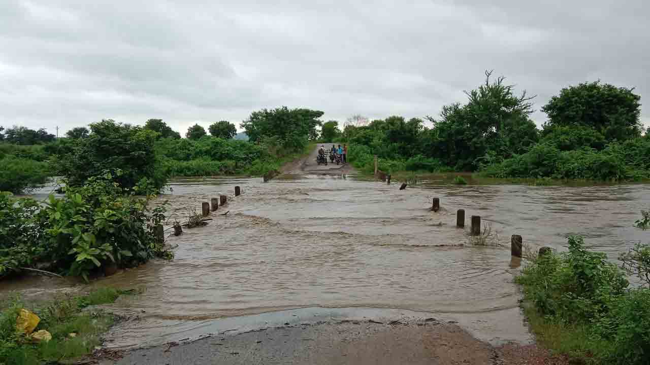 Karepalli | పొంగిపొర్లుతున్న వాగులు వంకలు.. పలుమార్గాల్లో రాకపోకలకు అంతరాయం