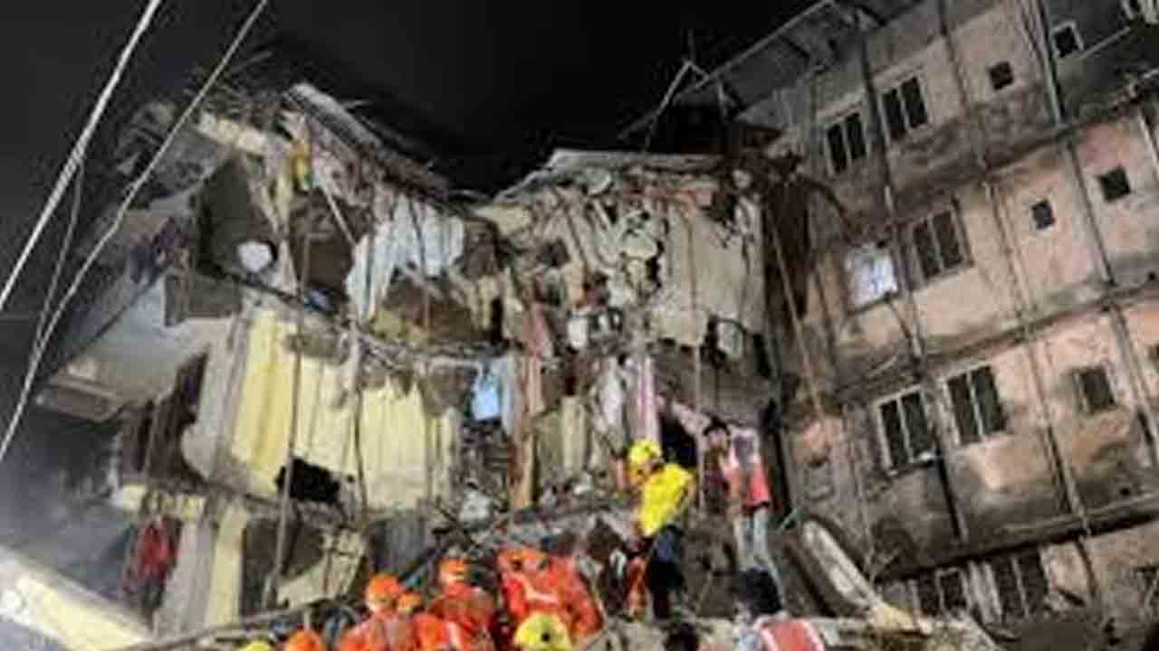 భవనం కూలి 17 మంది మృతి