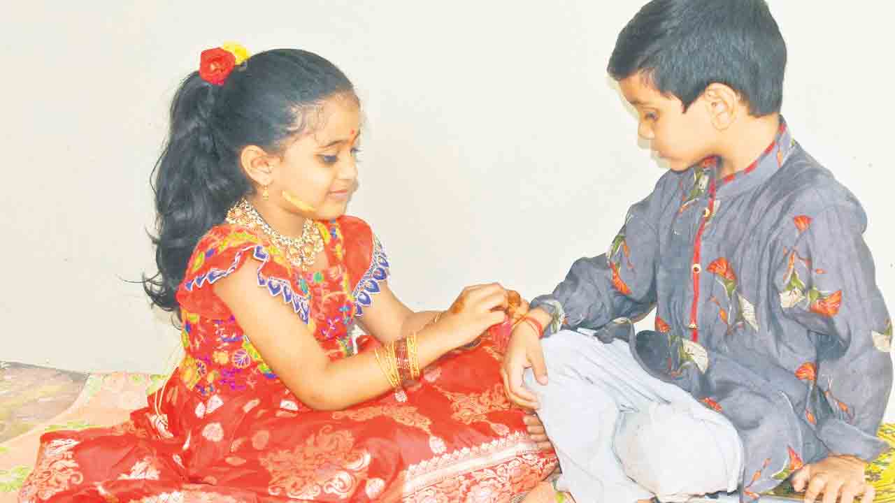 నేడు రాఖిట్ల పున్నం.. బస్టాండ్లలో రద్దీ