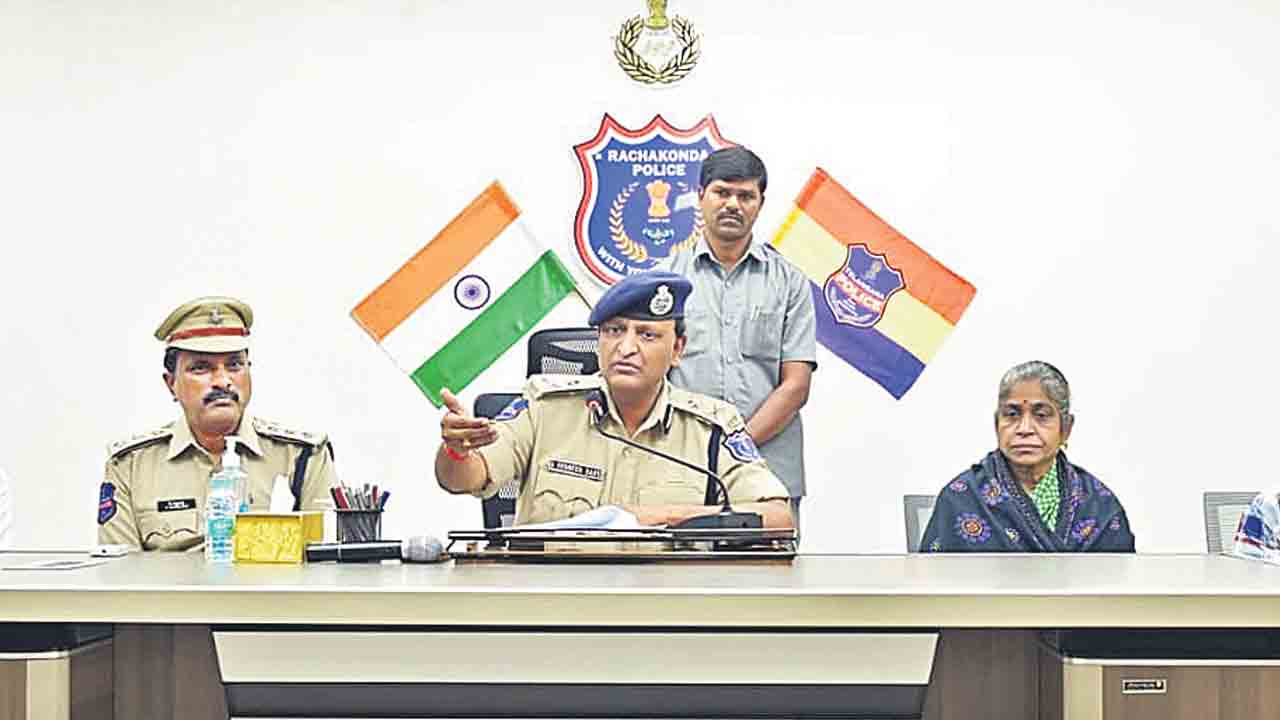 నలభై ఏండ్ల అజ్ఞాతం వీడి..