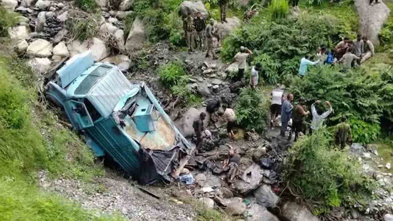 CRPF | ప్రమాదానికి గురైన సీఆర్‌పీఎఫ్‌ జవాన్ల వాహనం.. ముగ్గురు మృతి