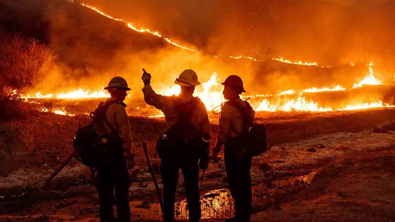 Massive wildfire | కాలిఫోర్నియాలో కార్చిచ్చు.. 65 వేల ఎకరాల్లో మంటలు