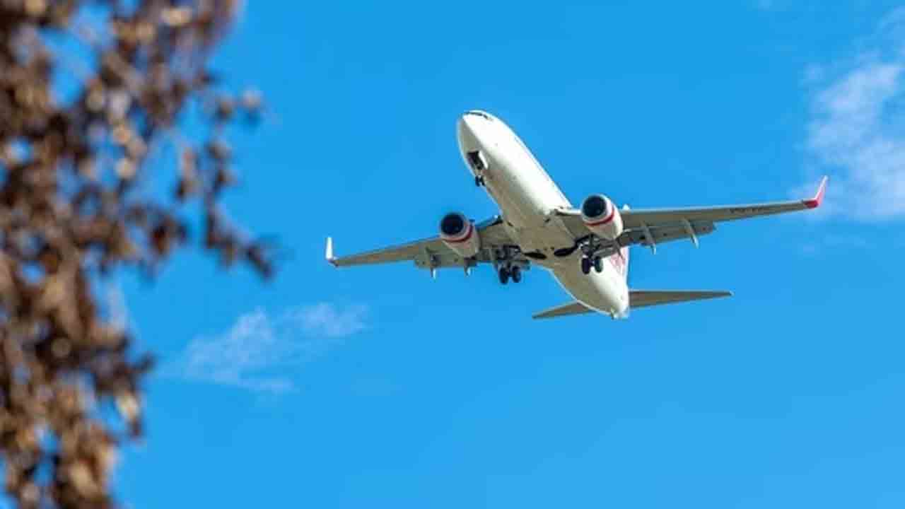 Cargo Plane | కార్గో ఫ్లైట్‌ ఇంజిన్‌లో మంటలు