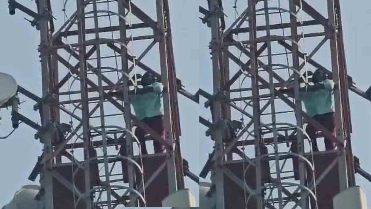 Indiramma Illu | ఇందిరమ్మ ఇల్లు కోసం సెల్‌ టవర్ ఎక్కి నిరసన