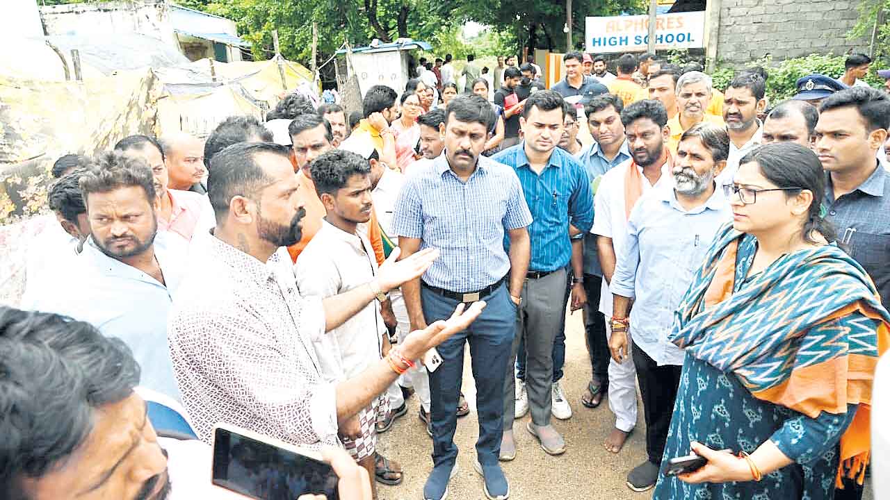 వరద బాధితులకు సహాయం అందిస్తాం
