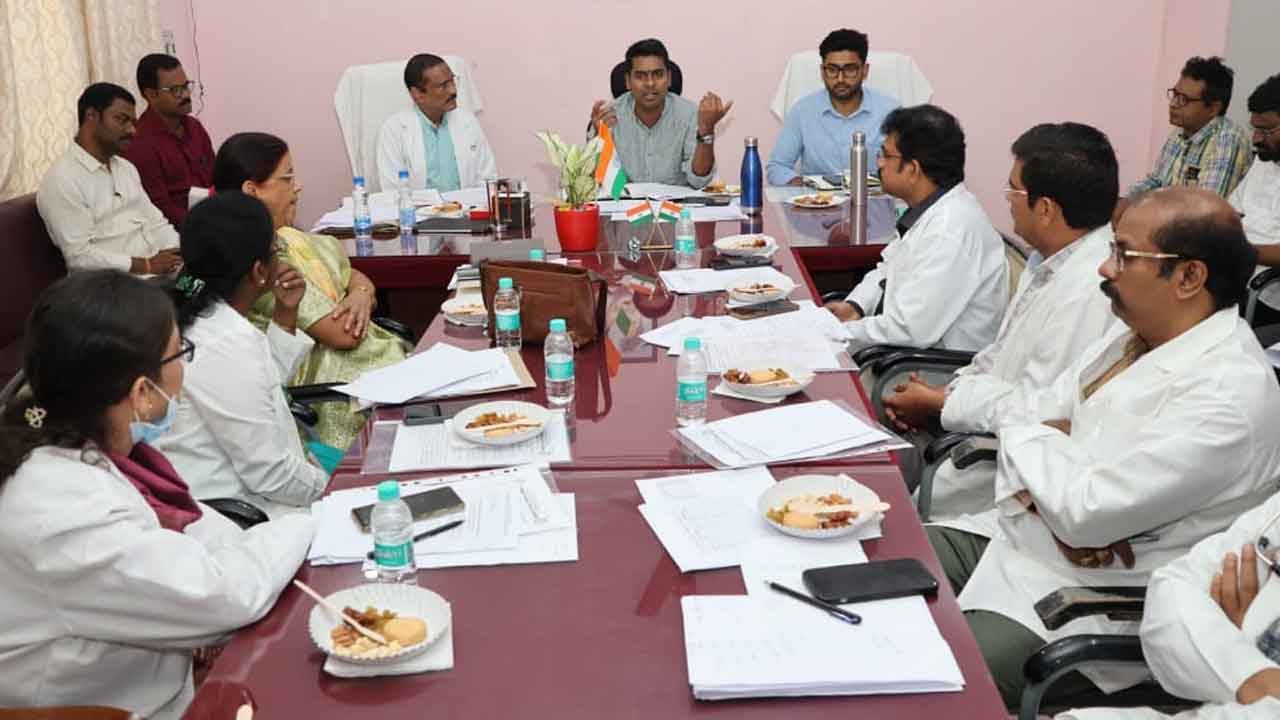 ప్రభుత్వాసుపత్రులపై నమ్మకం కలిగేలా వైద్యసేవలు అందించాలి