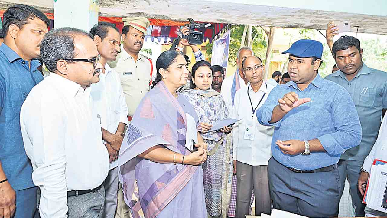 దరఖాస్తులకు మోక్షమెప్పుడో ?