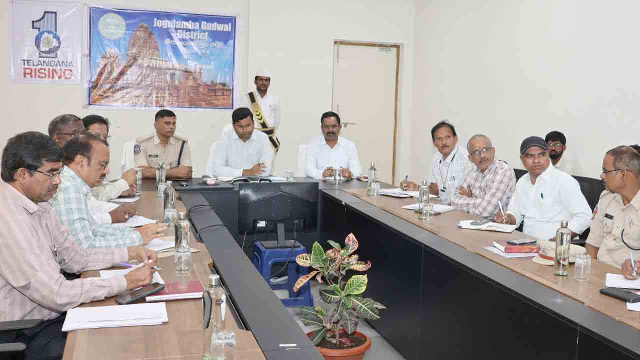 Collector Santosh | భారీ వర్షాల కారణంగా ముందస్తు జాగ్రత్త చర్యలు చేపట్టాలి : కలెక్టర్‌ సంతోష్‌ ఆదేశాలు