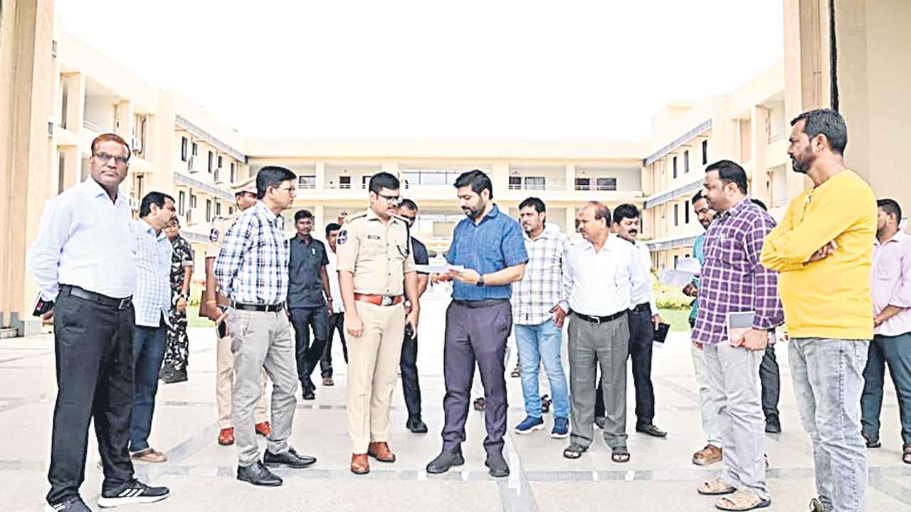 పంద్రాగస్టు వేడుకలను ఘనంగా నిర్వహించాలి