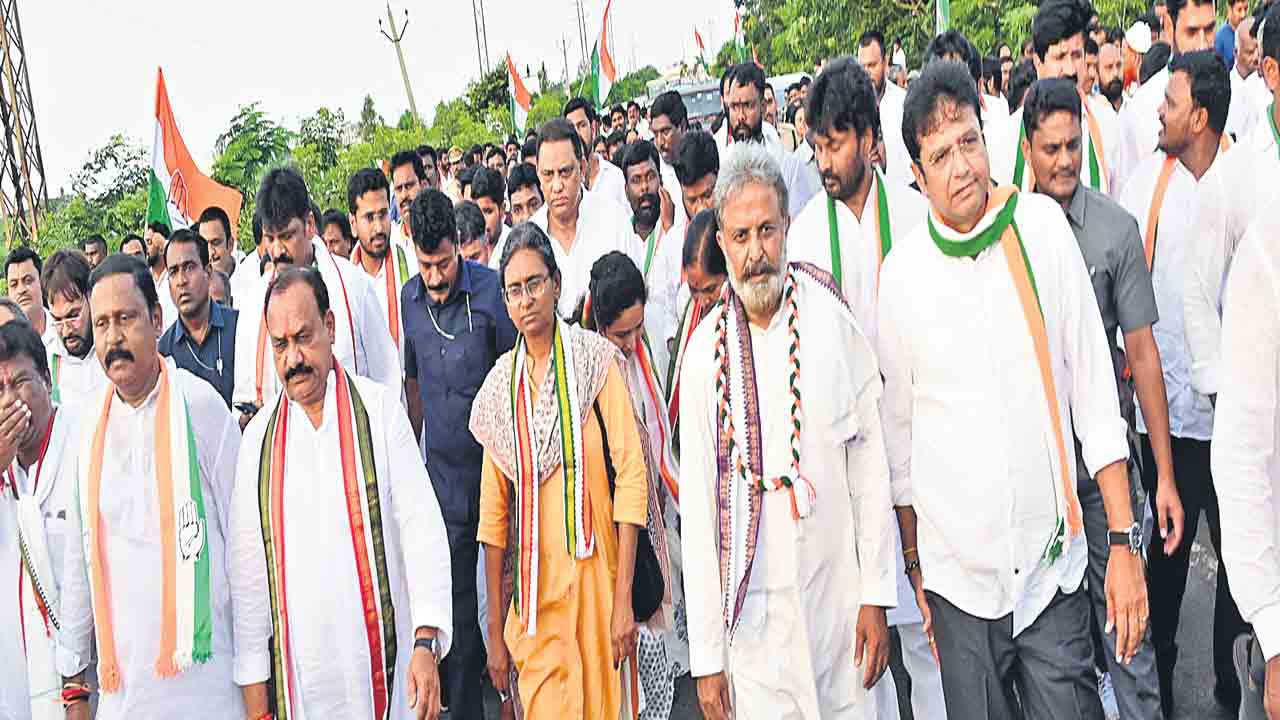 పారని సీఎం రేవంత్‌రెడ్డి పాచిక.. పాదయాత్రలో మీనాక్షి లీడ్‌రోల్‌!