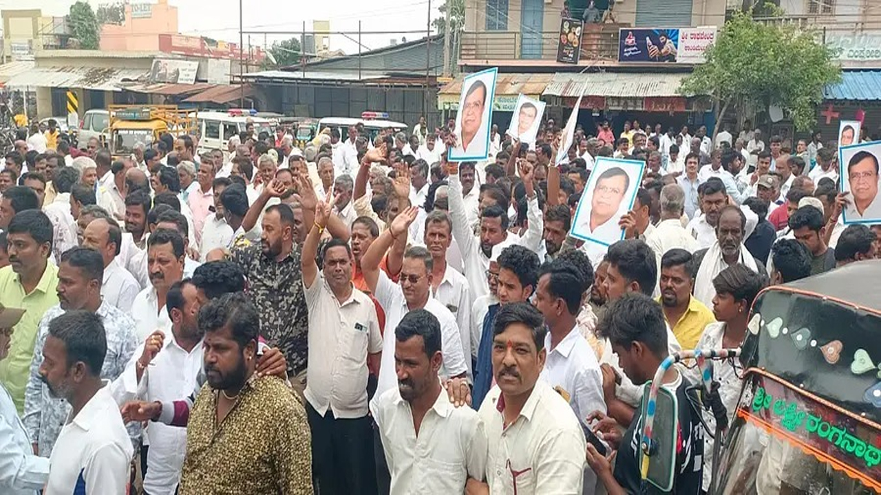 KN Rajnna | రాజన్నను మళ్లీ మంత్రివర్గంలోకి తీసుకోవాలి.. తమకూరులో మద్దతుదారుల భారీ నిరసన..!