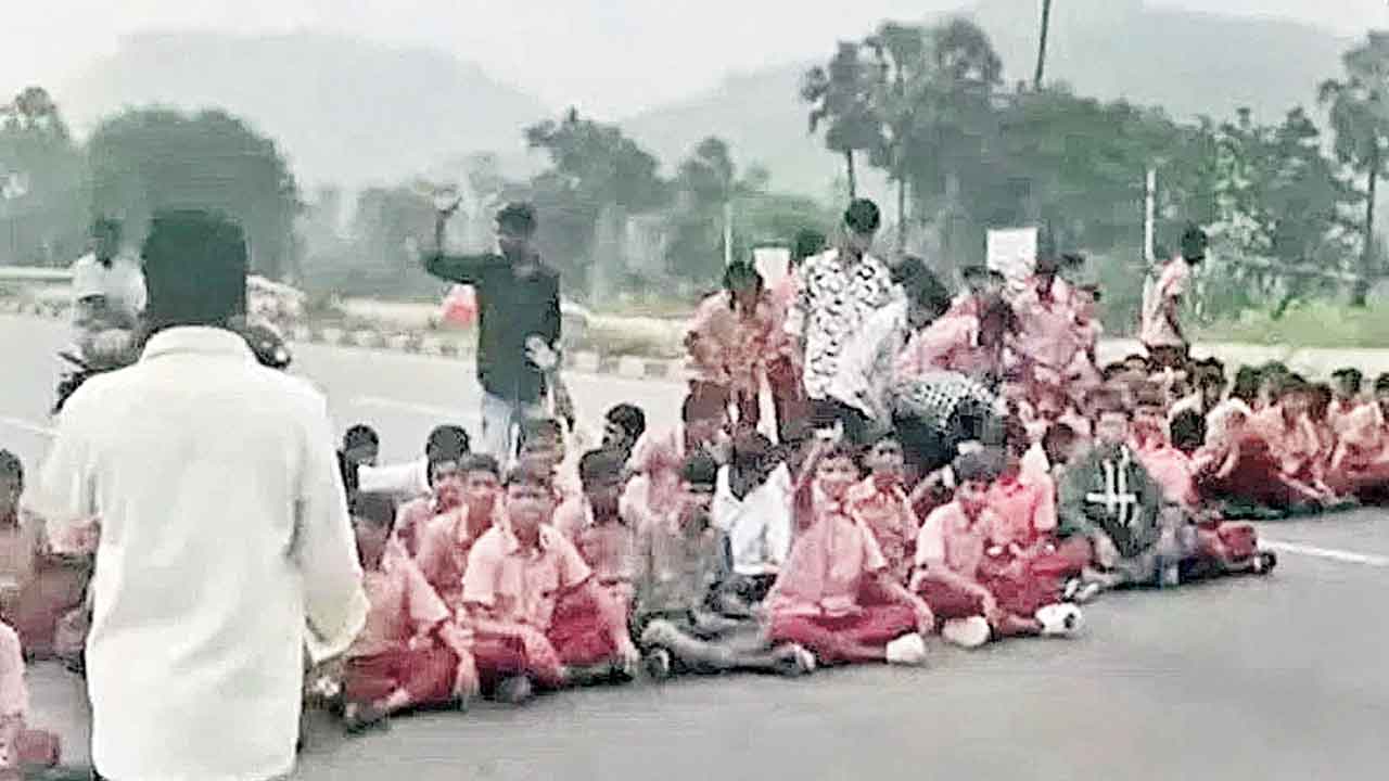 విద్యారంగం విధ్వంసం-భవిష్యత్తు ప్రశ్నార్థకం