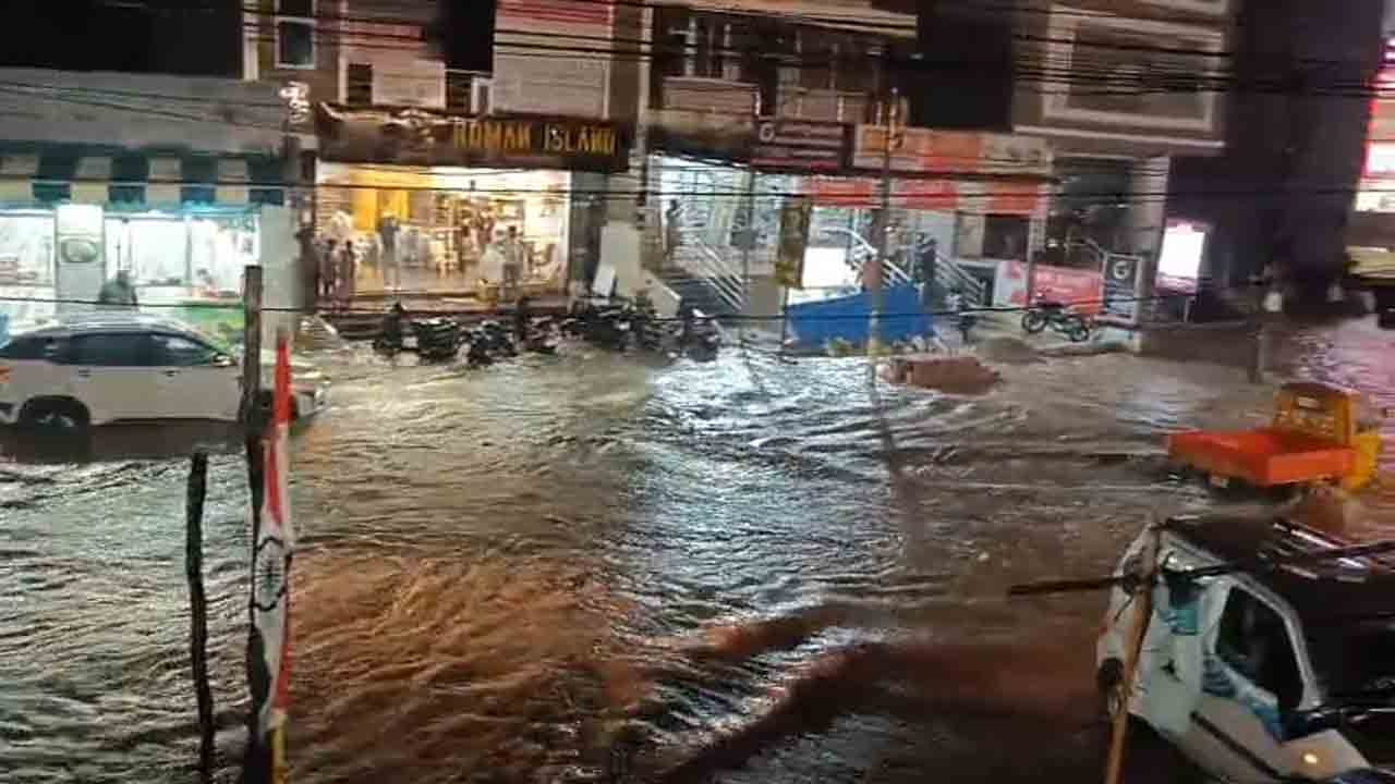 Control Rooms | వర్షాలతో బీ అలర్ట్‌.. సాయం కోసం ఈ నంబర్లకు కాల్‌ చేయండి