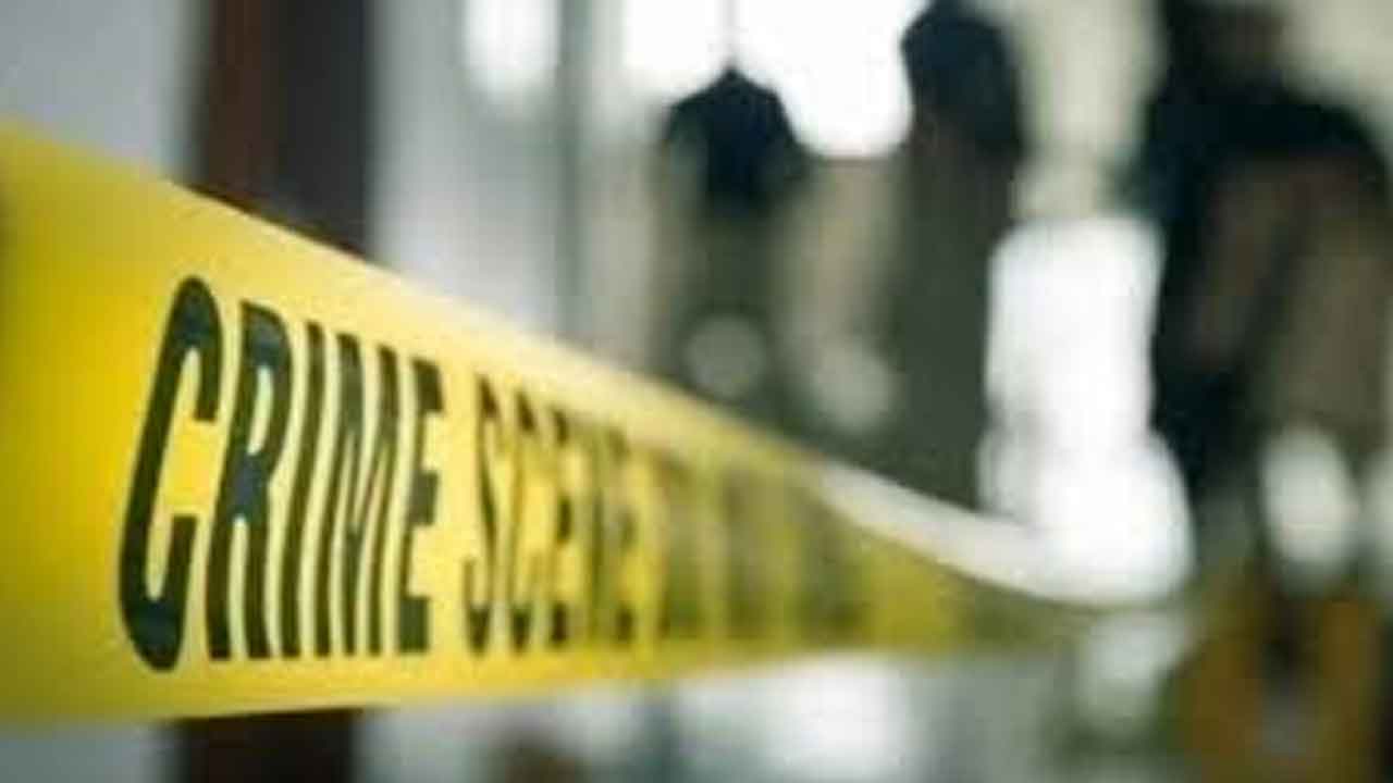 కేక్ తినిపించిన చేతుల్తోనే గొంతుకోసి!
