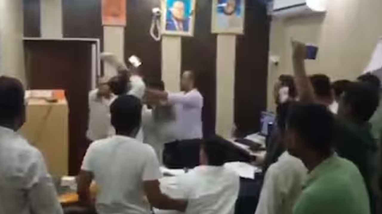 యూపీలో దళిత ఇంజినీర్పై బీజేపీ కార్యకర్త దాడి