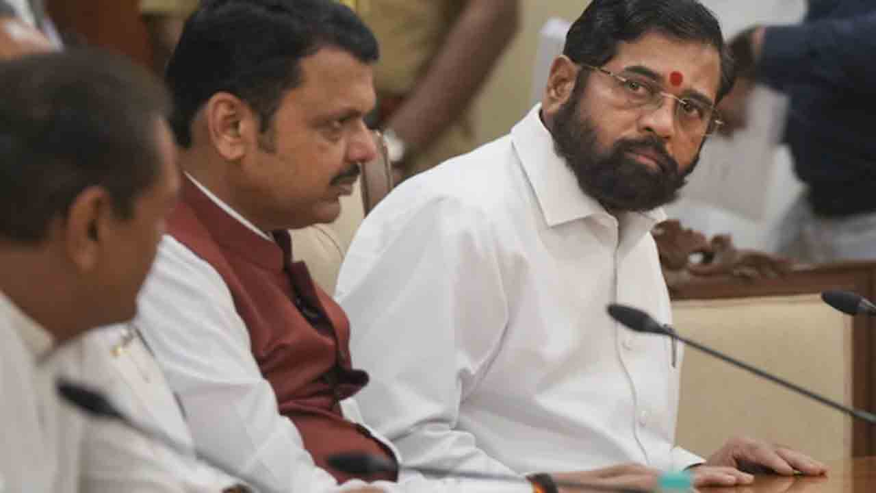 Fadnavis-Shinde Rift Buzz | ఫడ్నవీస్‌, షిండే మధ్య విభేదాలు?.. ఒకే పదవికి రెండు నియామకాలు