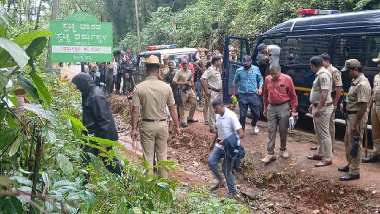 Dharmasthala | సిట్‌ తవ్వకాల్లో పురుషుడి అస్థిపంజరం బయటపడింది : కర్ణాటక హోంమంత్రి
